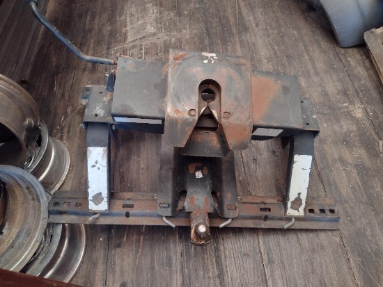 Convertible 5th Wheel Hitch