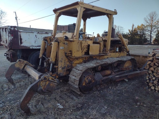 1977 96j D5 Dozer with 4 way blade, power shift automatic transmission, new idler, new cleats