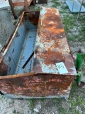 Tank with Bifold Lid