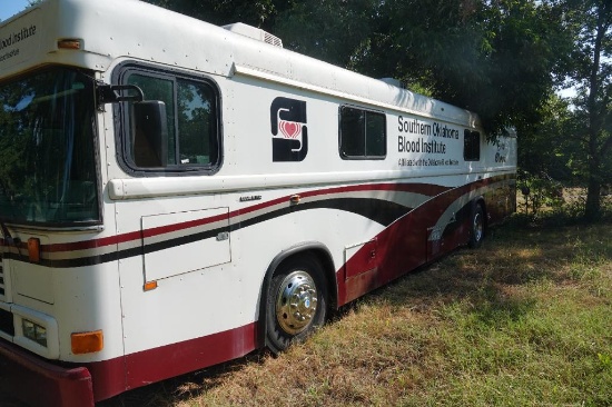 2001 Customized Bluebird Bus Office (4-in roof Heat/Air units & 2, 4-Cylinder Duetz Generators)