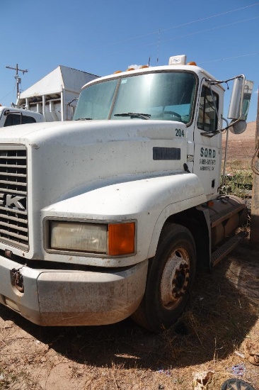 2000 Mack Tractor: Vin Mack engine, 10 speed manual transmission. Weak power divider.