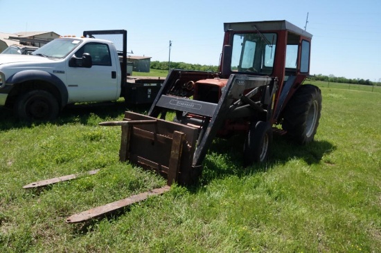 International 574 cab tractor w/farmhand GL 520 loader operates as it should