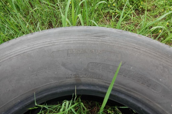 11R 22.5 truck tire
