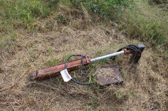 Hydraulic cylinder with hoses and steel mounting bracket