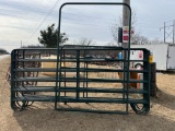 Round pen with gate and 7 panels (one money)