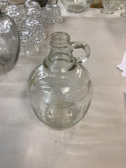 White House Quart Vinegar Jar