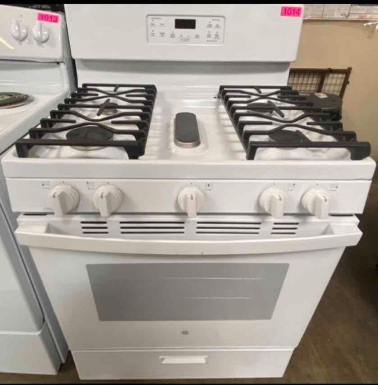 GE 30 in. 5.0 cu.ft. Gas Range with Self-Cleaning Oven in White