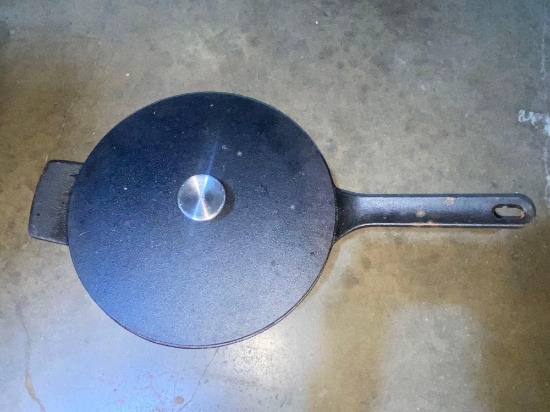 Black Metal Cooking Pan