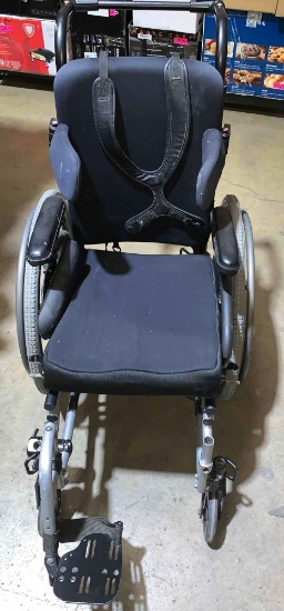 JAY ZIP Wheelchair Black