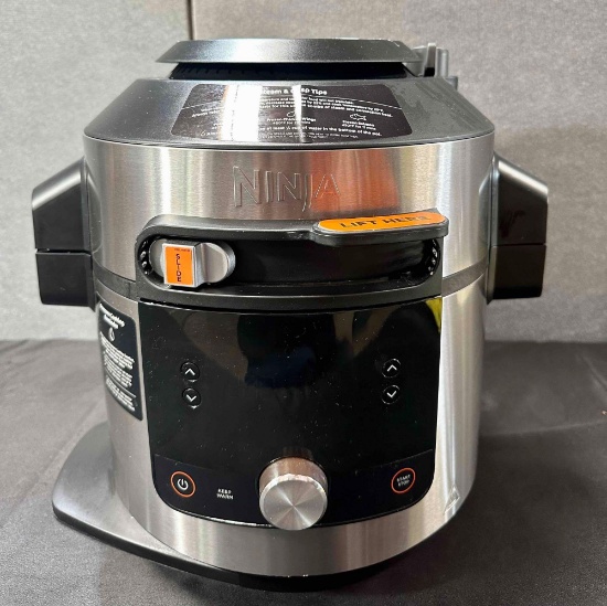 Ninja Foodi XL 8 Qt. Pressure Cooker Steam Fryer with SmartLid, 14-in-1 that Air Fries, Bakes &