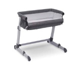 Delta Children Simmons Kids Dream Bedside Bassinet with Zip-Down Side Wall ? Convenient Baby Sleeper