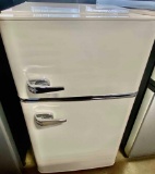 INSIGNIA 3FT Compact Refrigerator
