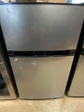 INSIGNIA Refrigerator/Freezer