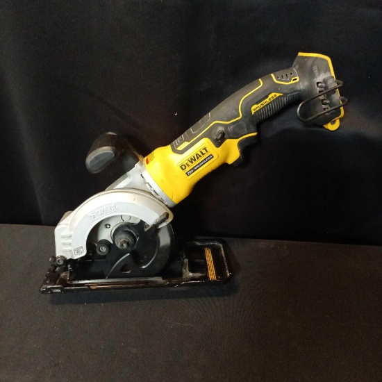 DEWALT ATOMIC 20V MAX Cordless Brushless 4-1/2 in. Circular Saw (Tool Only)
