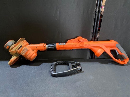 BLACK + DECKER CORDED 14 in. STRING TRIMMER/EDGER