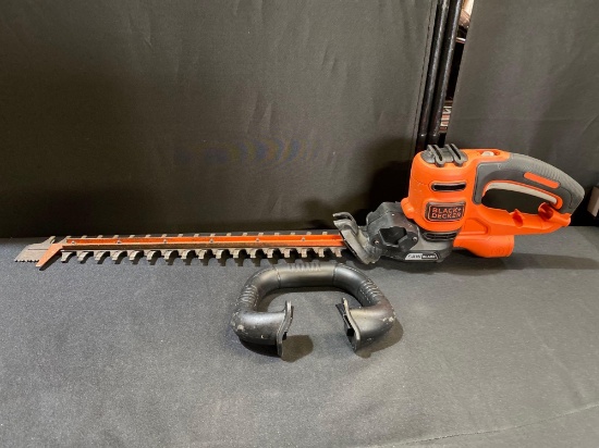 BLACK + DECKER CORDED 20 in. Hedge Trimmer SAWBLADE