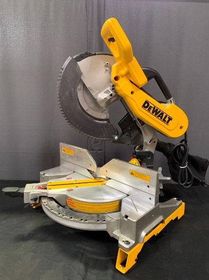 DeWalt Double Bevel Compound Miter Saw