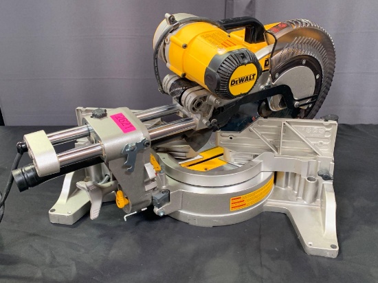 DeWalt Double Bevel Sliding Compound Miter Saw