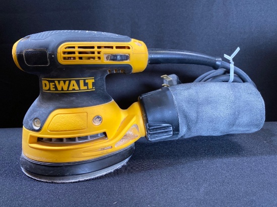 DEWALT 5? (127 mm) VARIABLE SPEED HOOK & LOOP RANDOM ORBIT SANDER