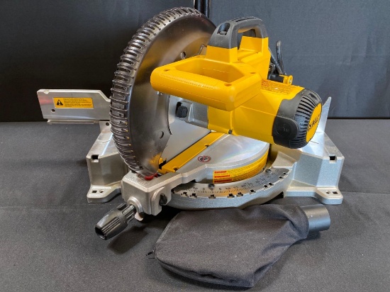 DEWALT 10" (254 mm) COMPOUND MITER SAW