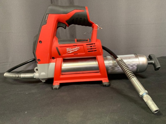 Milwaukee M12 12V Lithium-Ion Cordless Grease Gun (Tool-Only)