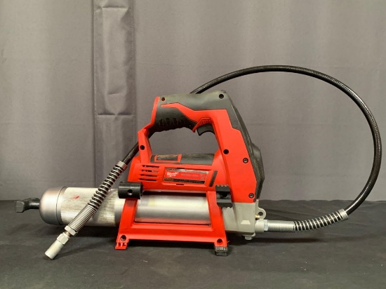 Milwaukee M12 12V Lithium-Ion Cordless Grease Gun (Tool-Only)