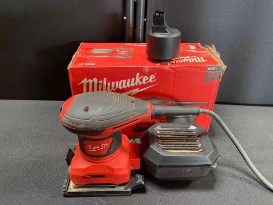 Milwaukee 1/4 Sheet Palm Sander