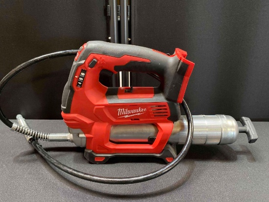Milwaukee Grease Gun (Tool-Only)