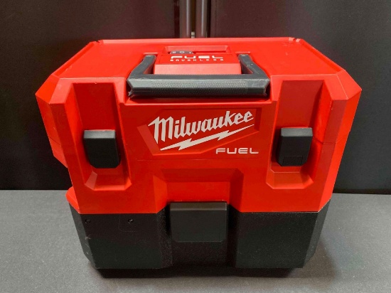 Milwaukee 1.6 Gal Wet/Dry Vacuum (Tool-Only)