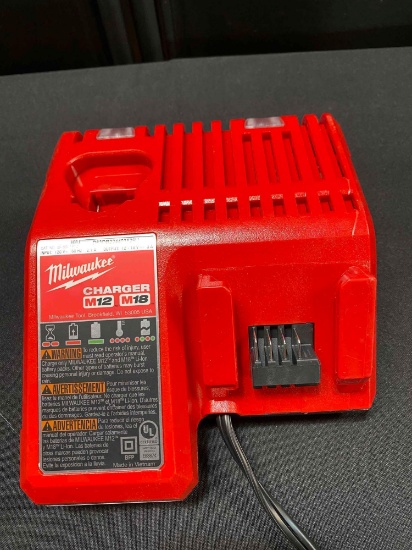 Milwaukee M12/M18 Charger
