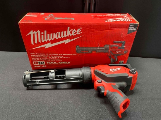 Milwaukee M12 Cordless 10 oz. Caulk and Adhesive Gun (Tool-Only)