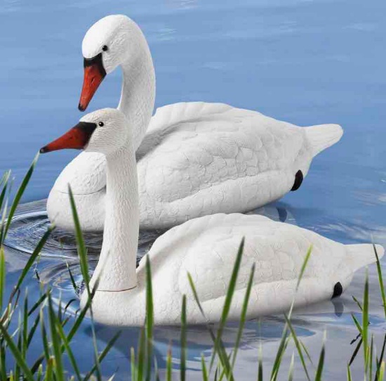 Geetery 2 Pcs Swan Decoy Pond Floating Bird Deterrent Decoration Plastic Lifelike Goose Decoys