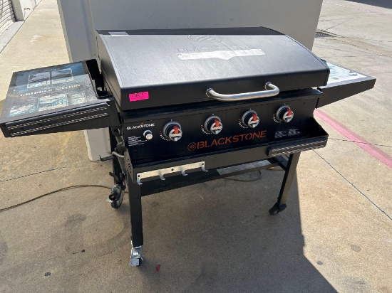 Blackstone 36 in. Griddle with Hood & Front Shelf Model 2256