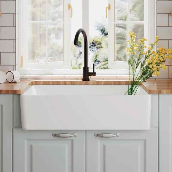 White Feast 33" L x 20" W Single Bowl Farmhouse Kitchen Sink with Sink Grid and Basket Strainer