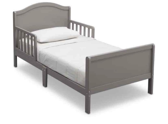 Delta Children Bennett Toddler Bed