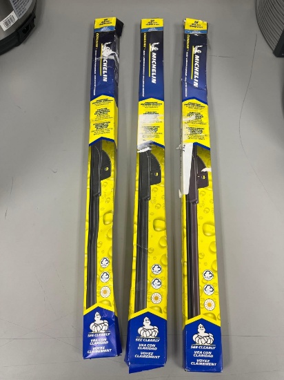 QTY 3 - 18 inch Michelin guardian plus wiper blades