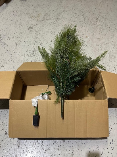30'' LED Pre Lit Greenery Planter Insert Display