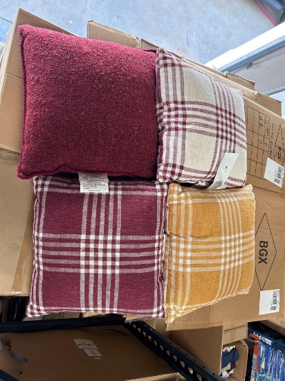 Qty 4 Toss Pillow