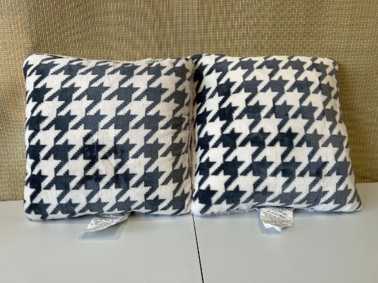 Printed plush Houndstooth Pillow Square Throw Pillow with Faux Shearling Reverse