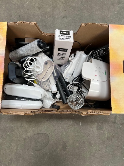 Misc : Box 3 Electric toothbrushes, chargers, waterpiks, various.