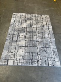 Avenue 33 Icon Collection G18717 Farris Gray Rug 5ft 3in x 7ft.