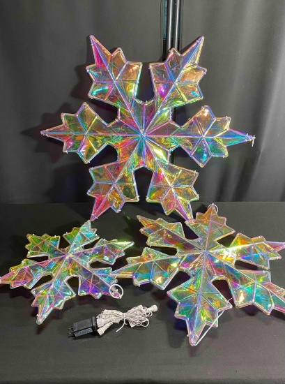 Members Mark Set of 3 Pre-Lit Prismatic Snowflakes