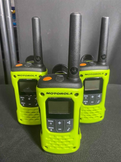 Set of 3 T600 Series Walkie Talkies