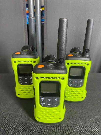 Set of 3 T600 Series Walkie Talkies
