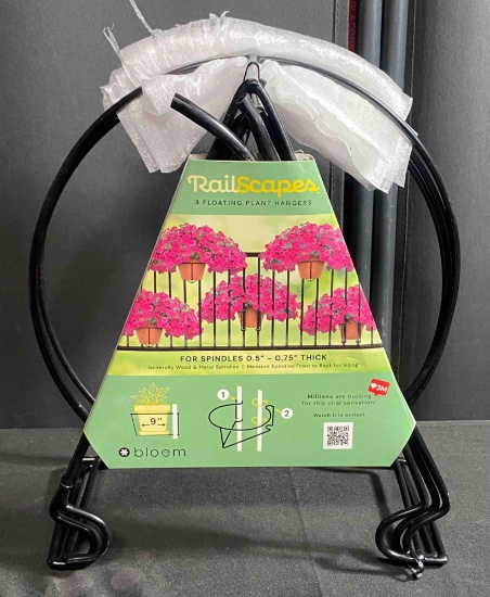 Bloem RailScapes Vertical Gardening Plant Clip for Narrow Spindles 3-Pack