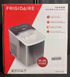 Frigidaire 26 Lbs per Day Portable Compact Maker