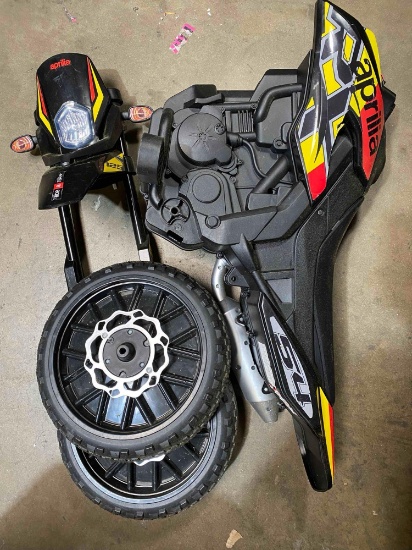 Qaba 12V Aprilia Licenced Kids Motorcycle with Training Wheels