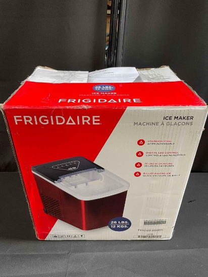 Frigidaire 9.4 in 26 lbs. Bullet Countertop Ice Maker