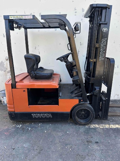 Toyota 2600LBS Electric Forklift