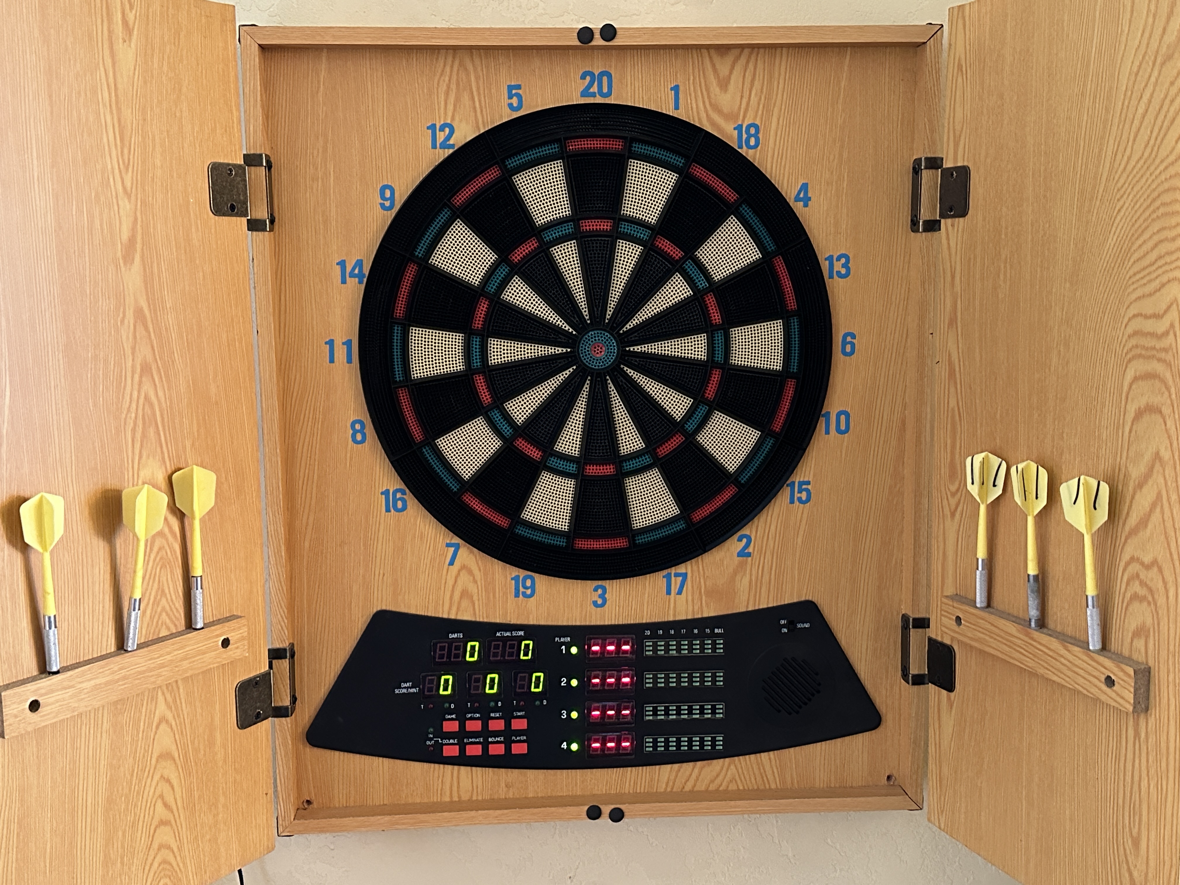 Kings Head Pub & Lodging Dart Board | Proxibid